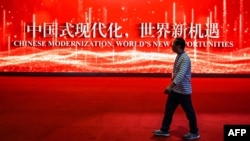 资料照:第六届中国国际进口博览会在上海举行。 (2023年11月5日)