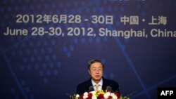 资料照 - 2012年陆家嘴论坛(LUJIAZUI FORUM)于2012年6月28-30号在中国上海召开。时任中国银行行长周小川在发言。