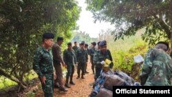 ထိုင်းနိုင်ငံ ချင်းရိုင်ခရိုင် မဲဖာလွမ်ဒေသမှာ ဇန်နဝါရီလ ၆ ရက်နေ့က ဖမ်းဆီးရမိတဲ့Ice မူးယစ်ဆေး ၃၂၃ ကီလို နဲ့ ထိုင်းနယ်ခြားစောင့်တပ်ဖွဲ့ဝင်များ။(ဇန်နဝါရီ ၇၊ ၂၀၂၄/ ဓာတ်ပုံ-ထိုင်းနယ်ခြားစောင့်တပ်)