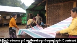 ကရင်နီပြည်မှာ စစ်ကြောင့် နေရပ်စွန့်ခွာတိမ်းရှောင်နေရသူများ (ဓာတ်ပုံ - ကရင်နီပြည် စစ်ဘေးရှောင် ကူညီစောင့်ရှောက်ရေးကွန်ရက်)