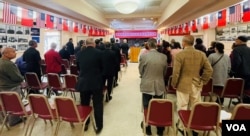 10月10日上午11点,“双十国庆大会”在旧金山国父纪念馆举行,大家起立,一起唱中华民国国歌