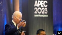 美国总统拜登出席亚太经合组织工商领导人峰会并发表祝酒词。(2023年11月16日)