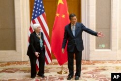 资料照:中国副总理何立峰在北京钓鱼台国宾馆会晤到访的美国财长耶伦。(2023年7月8日)