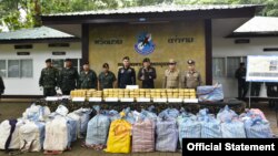 ထိုင်း-မြန်မာနယ်စပ်မှာ ထိုင်းနယ်ခြားစောင့်တပ်ဖွဲ့က ကာလတန်ဖိုး ဘတ်ငွေ သန်း ၄ ထောင်ဝန်းကျင်ရှိတဲ့ ရွှေတြိဂံဒေသထုတ် စိတ်ကြွေဆေးအလုံးရေ ၁၃ သန်း နီးပါး။ (ဓာတ်ပုံ ထိုင်းရဲတပ်ဖွဲ့/အောက်တိုဘာ ၁၇၊ ၂၀၂၃)