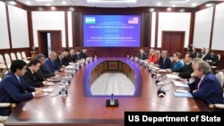 2023年11月7日,美国-乌兹别克斯坦战略伙伴关系对话第三届会议在乌兹别克斯坦塔什干召开。(美国国务院照片)