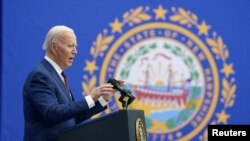 美国总统拜登在新罕布什尔州就降低美国家庭支出发表讲话。(2024年3月11日)