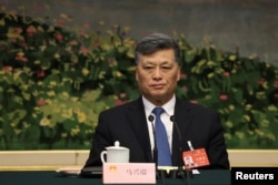 中国新疆维吾尔自治区党委书记马兴瑞在全国人大会议期间出席新疆代表团全体会议。(2024年3月7日)