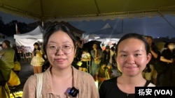 台北民众钟小姐(左)与陈小姐(右)在接受美国之音采访时表示,台湾总统候选人未现身六四晚会,她们感到可惜,未来也会检视各參選人的人權政見。(美国之音特约记者杨安摄影)