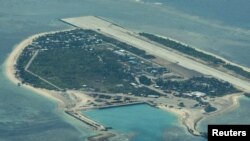 资料照:鸟瞰位于南中国海存在主权争议的铁峙岛(Thitu Island,中国称为中业岛)
