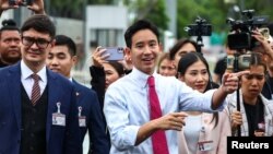 Move Forward ပါတီခေါင်းဆောင် Pita Limjaroenrat (ဖိထာ လင်ဂျာရွန်ရတ်)