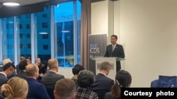 台湾外交部长吴钊燮在位于爱沙尼亚首都塔林的智库国际防务与安全研究中心发表演说。(2023年11月8日,照片由台湾外交部提供)