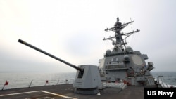 美国海军阿利·伯克级导弹驱逐舰约翰·菲恩(USS John Finn)当地时间2024年3月5日航经台湾海峡。(取自美国第七舰队X帐号)