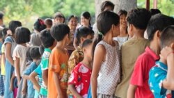 စစ်ကိုင်းစစ်ဘေးဒုက္ခသည်ကလေးငယ်တချို့ နာမကျန်းဖြစ်နေကြ
 စစ်ကိုင်းစစ်ဘေးဒုက္ခသည်ကလေးငယ်တချို့ နာမကျန်းဖြစ်နေကြ