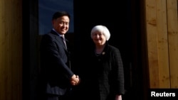美国财长耶伦与中国央行行长潘功胜在摩洛哥出席国际货币基金组织与世界银行年会期间举行会晤。(2023年10月13日)