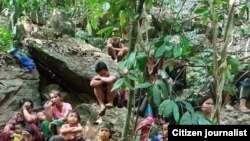 တိုက်ပွဲတွေကြောင့် တောတောင်တွေထဲပုန်းရှောင်နေရတဲ့ ဒုက္ခသည်များ (photo : C J )