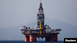 资料照:中国海洋石油公司在海南海域的981号海上钻井平台。(2018年3月23日)