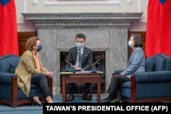 台湾总统蔡英文在台北会晤到访的欧洲议会副议长尼古拉·毕尔。 (2022年7月20日)
