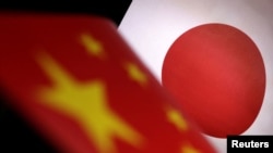 中国和日本国旗。(路透社)