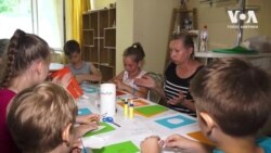 Як у клубі дитячого та сімейного дозвілля "Родинне коло" у Дніпрі працюють з дітьми-переселенцями. Відео Як у клубі дитячого та сімейного дозвілля "Родинне коло" у Дніпрі працюють з дітьми-переселенцями. Відео