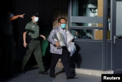 资料照:香港著名民主人士、前支连会副主席何俊仁获保释出狱。(2022年8月22日)