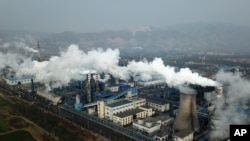资料照:中国山西省河津市的一座煤炭加工厂 (2019年11月28日)