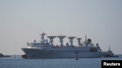 中国“远望5号”测量船2022年8月16日在北京援助兴建的斯里兰卡汉班托达港停靠。(路透社)