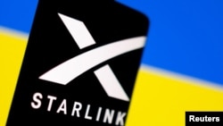卫星互联网服务星链(Starlink)的商标,配图背景为乌克兰国旗。