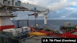 美国海军第七舰队宣布,1月份在南中国海训练时发生事故掉入海中的F-35C隐身战机已在3月2日被成功打捞出来。(2022年3月3日)