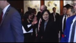 蔡英文抵达休斯顿过境 台侨热情迎接 蔡英文抵达休斯顿过境 台侨热情迎接