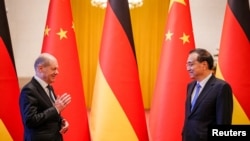 2022年11月4日,中国总理李克强在北京人大会堂会晤到访的德国总理朔尔茨。(路透社照片)