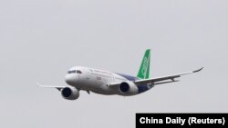 资料照片:珠海航空展上展示中国首款C-919大型客机。(2022年11月8日)
