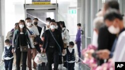 中国开放边境后,中国乘客抵达泰国曼谷的素万那普国际机场。(2023年1月9日)