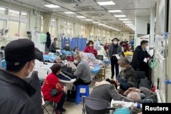 上海一家医院急诊室里的新冠病人 (2023年1月4日)