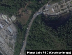 2022年12月26日,卫星图片中广州市番禺区殡仪馆的繁忙景象(来源:Planet Labs PBC)