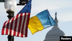 Історії про здобутки українців, імовірно, давали більше впевненості людям у США в результатах війни. Тривале протистояння викликає сумніви щодо того, скільки часу може тривати вторгнення.