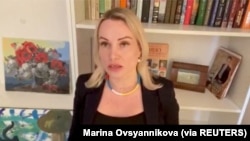 俄罗斯国营电视台第一频道的编辑玛丽娜·奥斯雅尼科娃(Marina Ovsyannikova)
