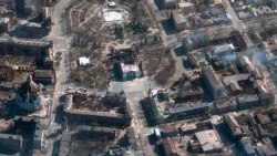 Maxar 公司2022年3月19日(星期六)提供的卫星图像显示空袭乌克兰马里乌波尔剧院及其周围地区的状况。