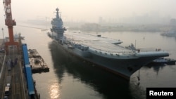 2018年5月13日,中国第一艘自制的航空母舰离开中国辽宁省大连。