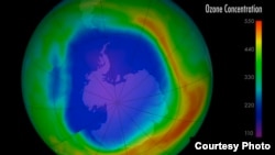 2013年南极洲臭氧层蓝色扩张代表浓度续增。(NASA's Goddard Space Flight Center)