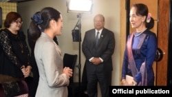 ဂျပန် NHK သတင်းဌာနက Orie Sugimoto က ဒေါ်အောင်ဆန်းစုကြည်ကို တိုကျိုမြို့ Hotel New Otani မှာ တွေ့ဆုံ အင်တာဗျူး။