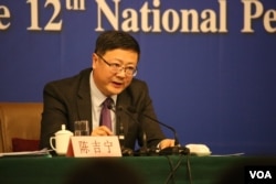 环保部长陈吉宁在记者会上称 解决中国环保问题不能操之过急 (美国之音东方拍摄)