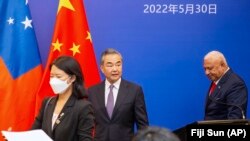 中国国务委员兼外长王毅在斐济出席太平洋岛国外长会议。(2022年5月30日)