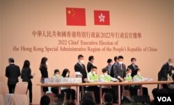 香港”一人模式”选特首5月8日完成投票,有投票的1,428名选委,当中1,416人对唯一候选人李家超投支持票、8人投不支持票、4张无效票 (美国之音/汤惠芸)