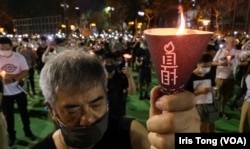 有香港市民形容今年香港是“无蜡烛之地”,连点起蜡光都可能犯法 (美国之音/汤惠芸)