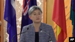 澳大利亚新任外交部长黄英贤在太平洋岛国论坛秘书处发表演讲。(2022年5月26日)