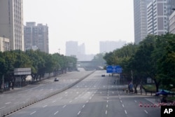 中国广东广州被封的海珠区空荡荡的街道。(2022年11月11日)