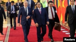 Thủ tướng Đức Olaf Scholz và Thủ tướng Việt Nam Phạm Minh Chính gặp nhau ở Hà Nội, 13/11/2022.