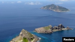 资料照片:日本共同社2012年9月拍摄的照片显示东中国海的尖阁诸岛(中国称为钓鱼岛及附属岛屿)。