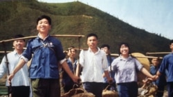 资料照:中国1971年发布的照片显示中学红卫兵响应毛泽东发出的知识青年上山下乡的号召。