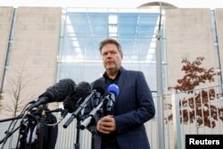 德国经济部与气候保护部部长罗伯特·哈贝克(Robert Habeck)在柏林讲话。(2022年11月9日)